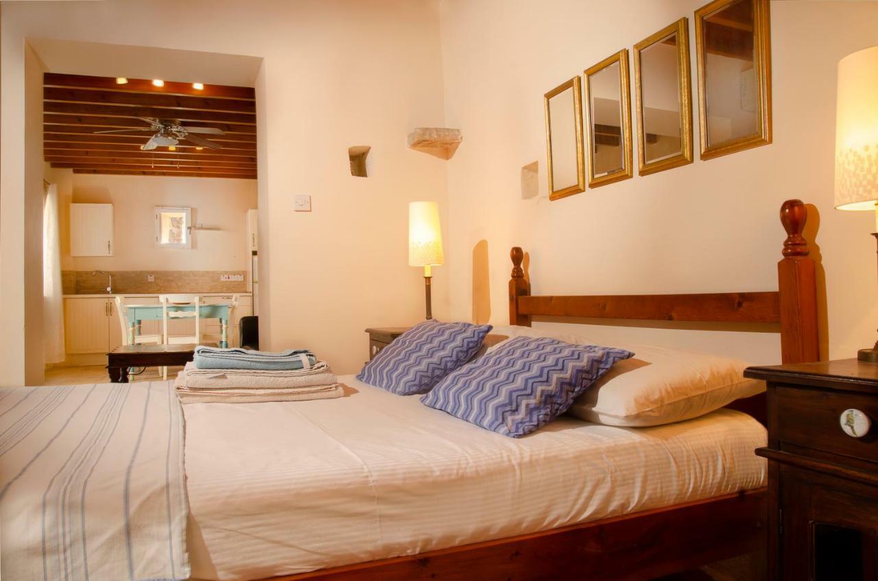 Dolphin Guest House&Studios Tochni Exterior foto